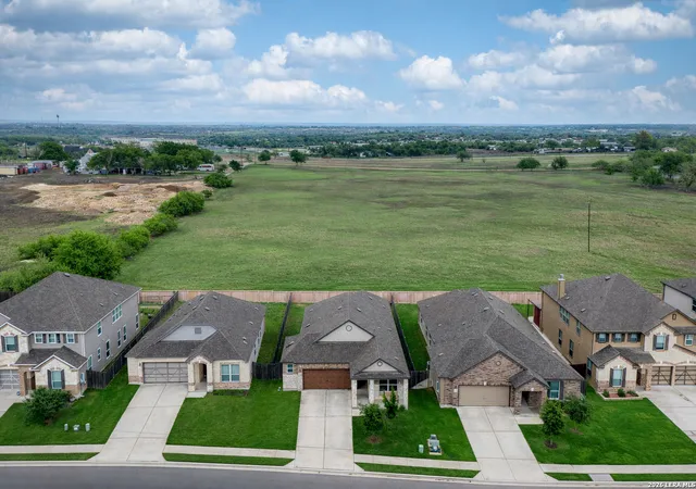 2nd image of 140 Maroon Ln, Kyle, TX 78640 | MLS# 1958267