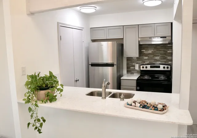 5th image of 8611 Datapoint #10, San Antonio, TX 78229 | MLS# 1958302