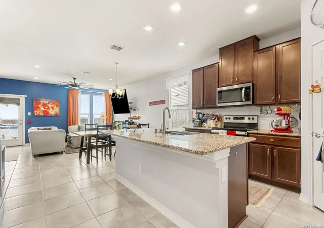 Photo 3 of Single family home for sale at 4024 Sunfield Dr, Seguin, TX 78155 | MLS# 1958383 | Listing updated on 2026-07-24