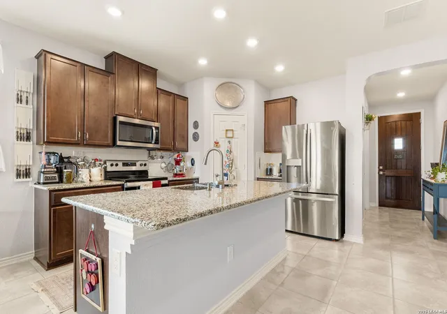 Photo 4 of Single family home for sale at 4024 Sunfield Dr, Seguin, TX 78155 | MLS# 1958383 | Listing updated on 2026-07-24