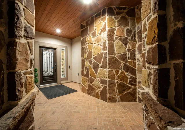Photo 4 of Single family home for sale at 18118 Resort View, San Antonio, TX 78255 | MLS# 1958395 | Listing updated on 2026-09-01