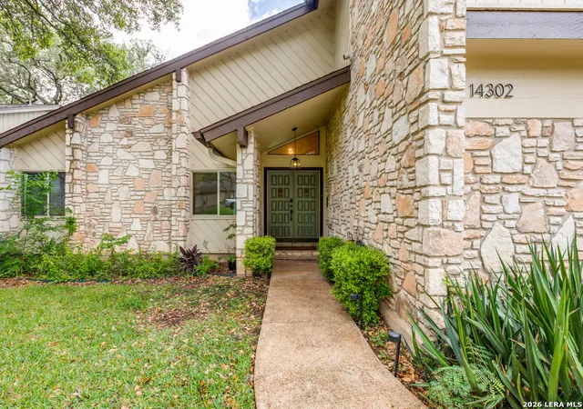 Photo 3 of Sale Pending at 14302 Fox Fire Ln, San Antonio, TX 78231 | MLS# 1958410 | Listing updated on 2026-04-26
