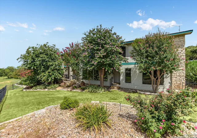 Photo 3 of Single family home for sale at 1200 Hi Cir S, Horseshoe Bay, TX 78657 | MLS# 1958461 | Listing updated on 2026-04-27