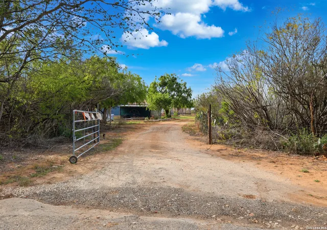 Photo 3 of Single family home for sale at 396 County Road 1100, Pearsall, TX 78061 | MLS# 1958490 | Listing updated on 2026-09-05
