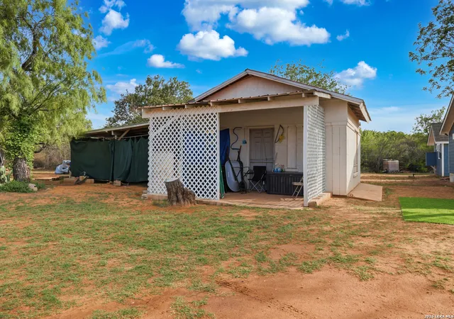Photo 4 of Single family home for sale at 396 County Road 1100, Pearsall, TX 78061 | MLS# 1958490 | Listing updated on 2026-09-05