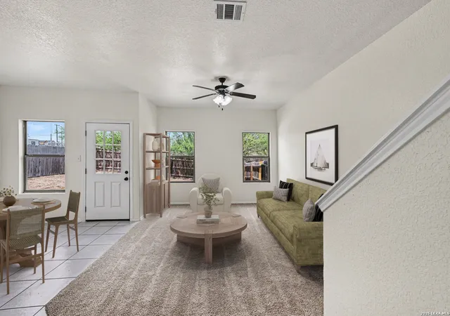 Listing Photo 4 - Condo for sale in building located at 8703-8705 Vis De Nubes, Converse, TX 78109
