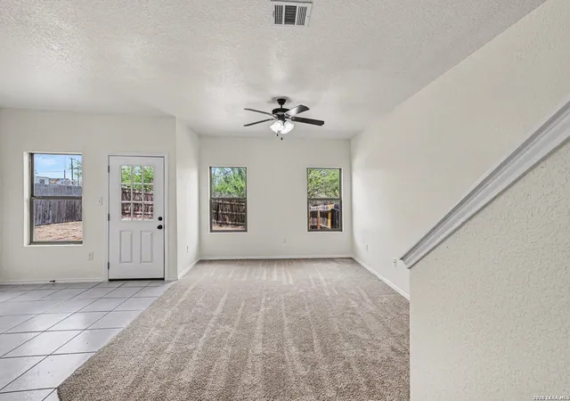 Listing Photo 5 - Condo for sale in building located at 8703-8705 Vis De Nubes, Converse, TX 78109