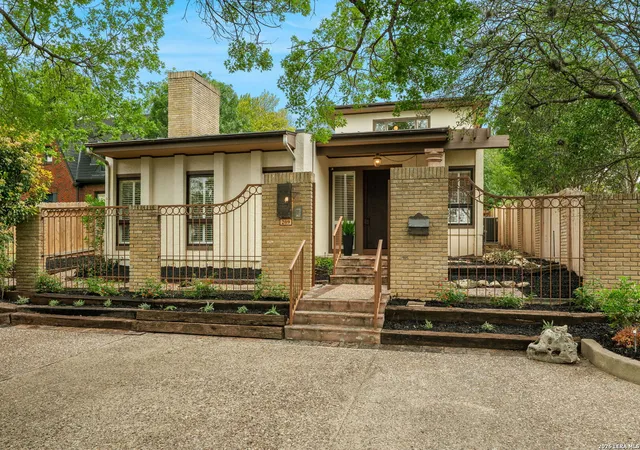 Homes for sale in Alamo Heights, TX | 209 Henderson St, Alamo Heights, TX 78209 | MLS# 1958509