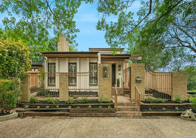 Homes for sale in Alamo Heights, TX | 209 Henderson St, Alamo Heights, TX 78209 | MLS# 1958509