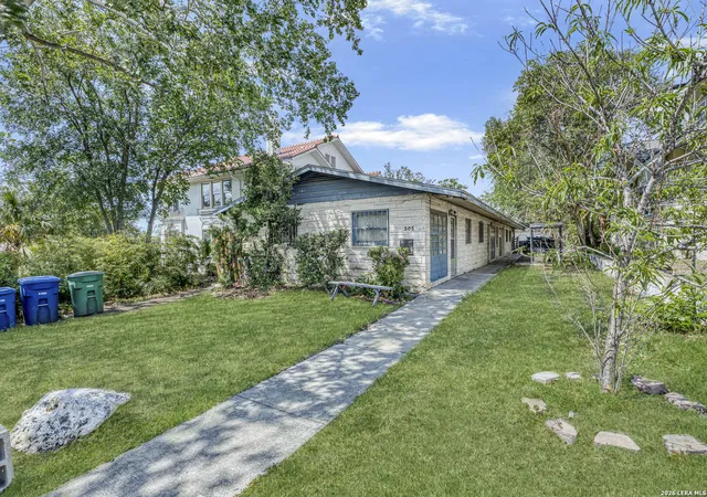 Photo 1 of Sale Pending at 305 Brahan Blvd, San Antonio, TX 78215 | MLS# 1958560 | Listing updated on 2026-05-13