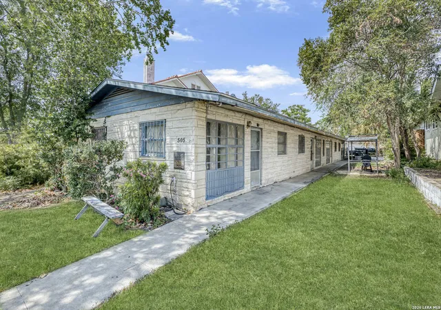 Photo 2 of Sale Pending at 305 Brahan Blvd, San Antonio, TX 78215 | MLS# 1958560 | Listing updated on 2026-05-13