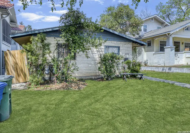 Listing Photo 4 - Condo for sale in building located at 305 Brahan Blvd, San Antonio, TX 78215