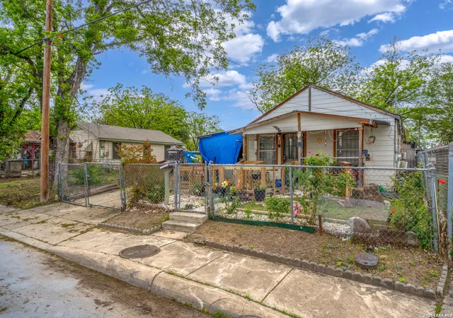 Photo 2 of Single family home for sale at 116 Parkview, San Antonio, TX 78210 | MLS# 1958598 | Listing updated on 2026-06-12