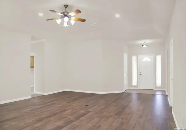Photo 2 of Single family home for sale at 660 Oak Valley Dr, Kerrville, TX 78028 | MLS# 1958616 | Listing updated on 2026-04-27