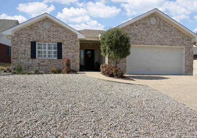 Photo 1 of Single family home for sale at 660 Oak Valley Dr, Kerrville, TX 78028 | MLS# 1958616 | Listing updated on 2026-04-27