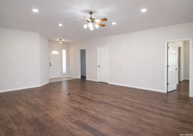 Photo 3 of Single family home for sale at 660 Oak Valley Dr, Kerrville, TX 78028 | MLS# 1958616 | Listing updated on 2026-04-27