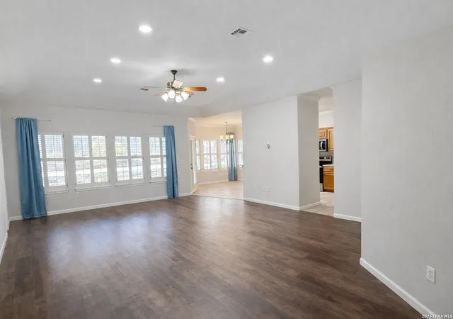 Photo 4 of Single family home for sale at 660 Oak Valley Dr, Kerrville, TX 78028 | MLS# 1958616 | Listing updated on 2026-04-27