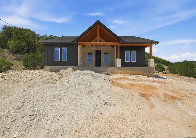 Photo 1 of Single family home for sale at 1361 Primrose Path, Canyon Lake, TX 78133 | MLS# 1958770 | Listing updated on 2026-04-27