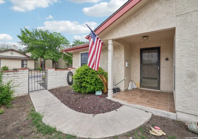 Photo 3 of Sale Pending at 5800 Royal Clb, San Antonio, TX 78239 | MLS# 1958774 | Listing updated on 2026-09-04