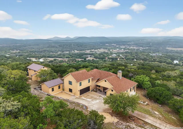 5th image of 1076 Saddleback Ridge Trl, Bandera, TX 78003 | MLS# 1958866