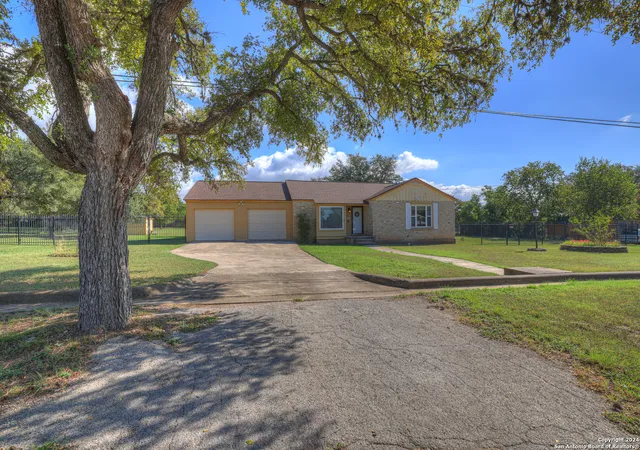 Photo 2 of Single family home for sale at 800 N Bishop, San Marcos, TX 78666 | MLS# 1958871 | Listing updated on 2026-09-11