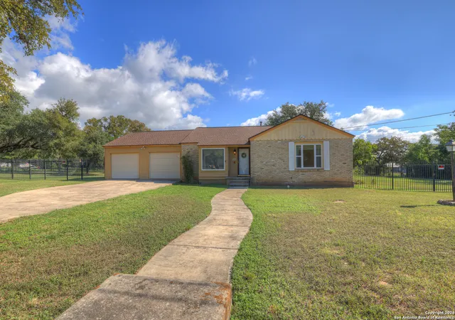 Photo 3 of Single family home for sale at 800 N Bishop, San Marcos, TX 78666 | MLS# 1958871 | Listing updated on 2026-09-11