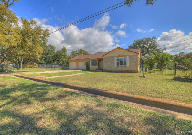 Photo 3 of Single family home for sale at 800 N Bishop, San Marcos, TX 78666 | MLS# 1958871 | Listing updated on 2026-09-11