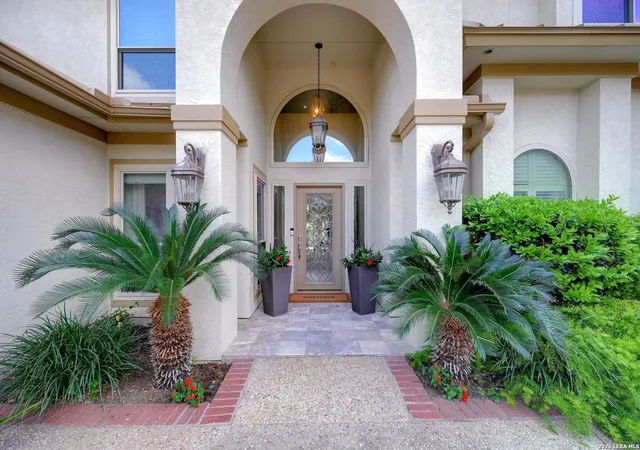 Photo 1 of Sale Pending at 11827 Ml Rock Rd, San Antonio, TX 78230 | MLS# 1958872 | Listing updated on 2026-04-26