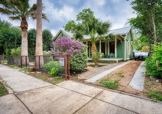 Photo 3 of Single family home for sale at 213 Sadie Street, San Antonio, TX 78210 | MLS# 1958889 | Listing updated on 2026-05-15