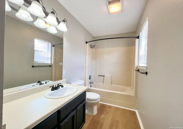 Photo 4 of Single family home for sale at 1440 Laurie Dr, Canyon Lake, TX 78133 | MLS# 1958905 | Listing updated on 2026-09-05