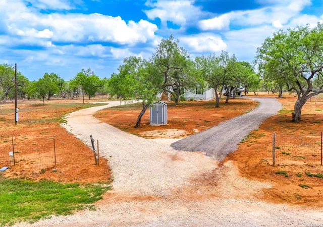 3rd image of 126 County Road 157, Floresville, TX 78114 | MLS# 1958913