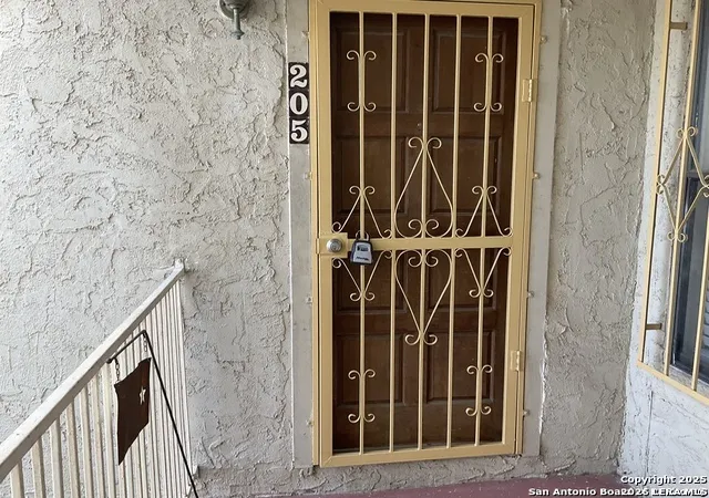 Listing Photo 3 - Condo for sale in building located at 5322 Medical, San Antonio, TX 78240 - Unit #E205