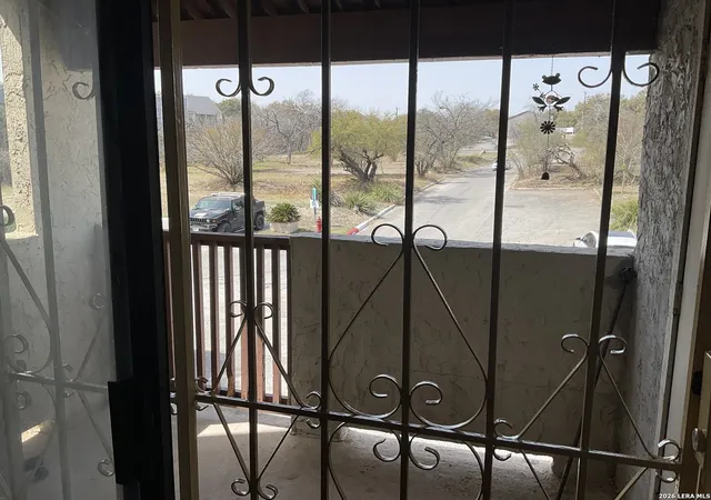 Listing Photo 4 - Condo for sale in building located at 5322 Medical, San Antonio, TX 78240 - Unit #E205