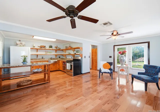 Photo 4 of Single family home for sale at 158 Travis St, Kerrville, TX 78028 | MLS# 1959028 | Listing updated on 2026-04-20