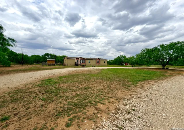2nd image of 8824 W Fm 140, Charlotte, TX 78011 | MLS# 1959039