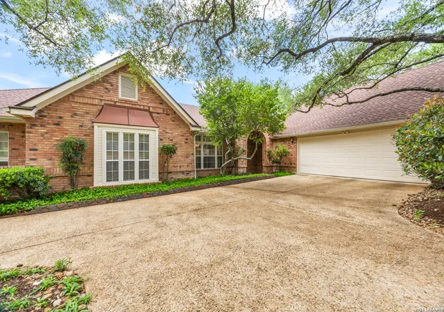 Photo 4 of Sale Pending at 35 Inwood Manor, San Antonio, TX 78248 | MLS# 1959051 | Listing updated on 2026-04-27
