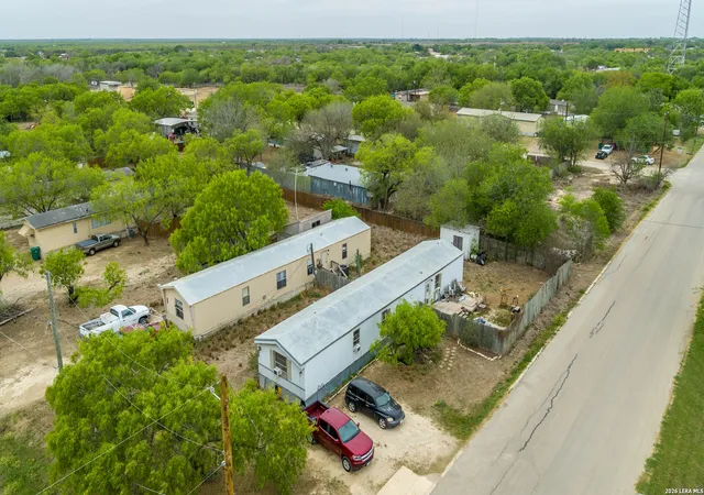 2nd image of 515 Elm St, Jourdanton, TX 78026 | MLS# 1959052