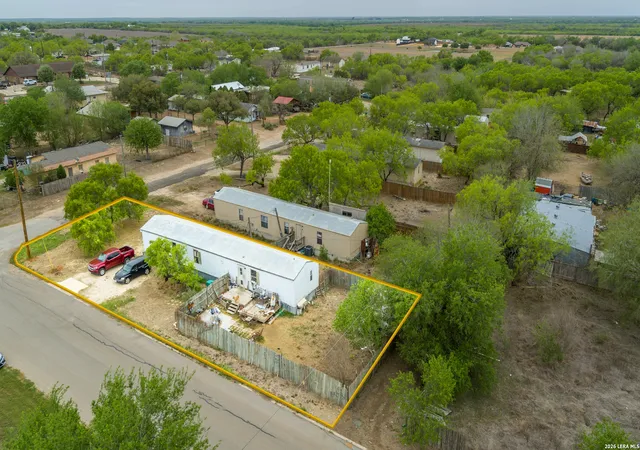 3rd image of 515 Elm St, Jourdanton, TX 78026 | MLS# 1959052
