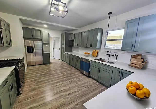 Photo 4 of Single family home for sale at 624 S Austin St, Seguin, TX 78155 | MLS# 1959067 | Listing updated on 2026-09-25