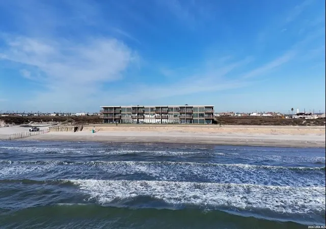 2nd image of 15340 Leeward Dr, Corpus Christi, TX 78418