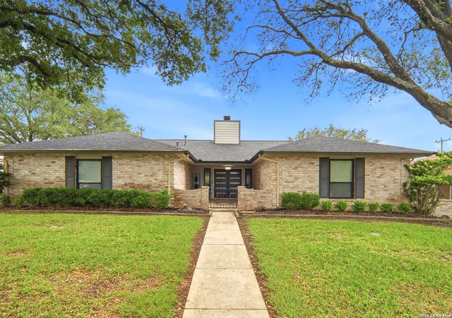 Photo 2 of Sale Pending at 6714 King Louis Dr, San Antonio, TX 78229 | MLS# 1959083 | Listing updated on 2026-05-11