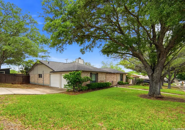 Photo 3 of Sale Pending at 6714 King Louis Dr, San Antonio, TX 78229 | MLS# 1959083 | Listing updated on 2026-05-11