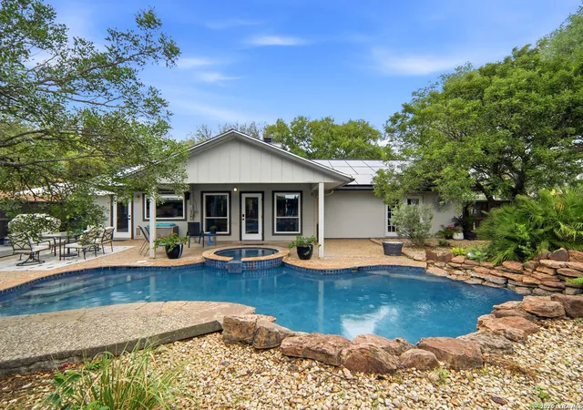 Photo 3 of Sale Pending at 6714 King Louis Dr, San Antonio, TX 78229 | MLS# 1959083 | Listing updated on 2026-05-11