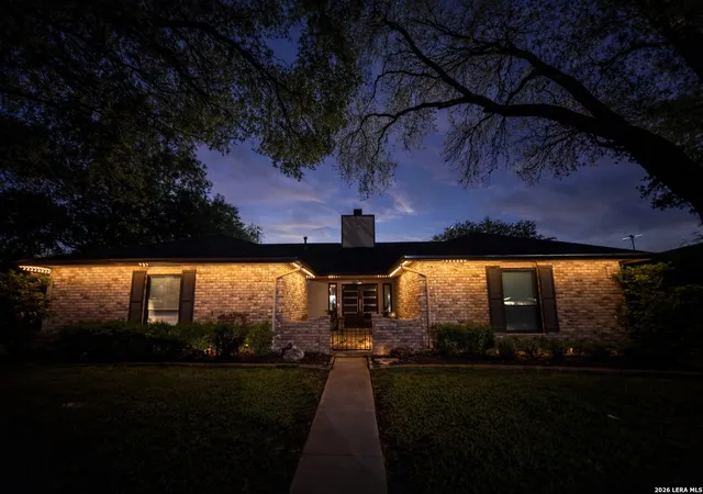 Photo 4 of Sale Pending at 6714 King Louis Dr, San Antonio, TX 78229 | MLS# 1959083 | Listing updated on 2026-05-11