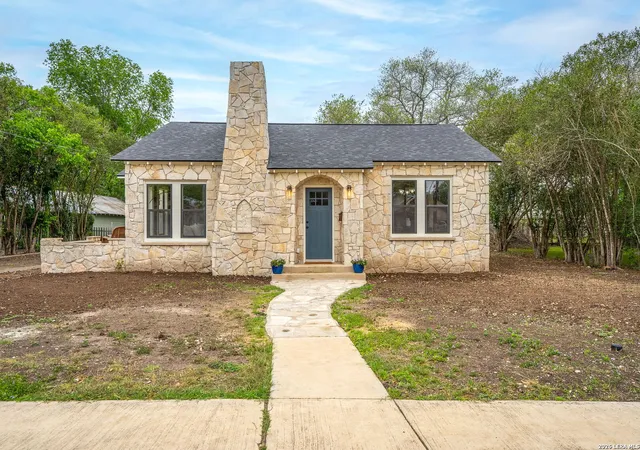 2nd image of 515 E Mountain St, Seguin, TX 78155 | MLS# 1959162