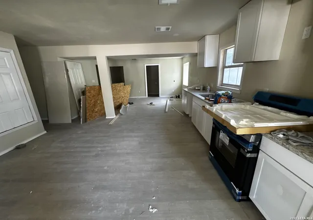 Photo 3 of Single family home for sale at 1306 W Gerald Ave, San Antonio, TX 78211 | MLS# 1959167 | Listing updated on 2026-04-18