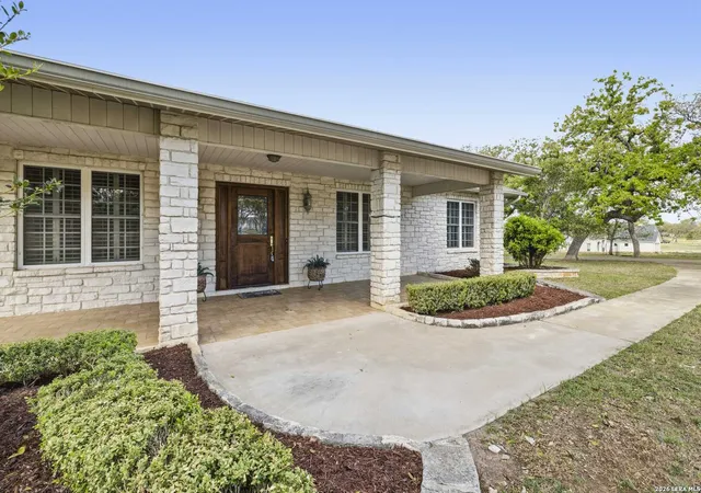 Photo 1 of Single family home for sale at 1464 Saddle Club Dr, Kerrville, TX 78028 | MLS# 1959281 | Listing updated on 2026-06-14
