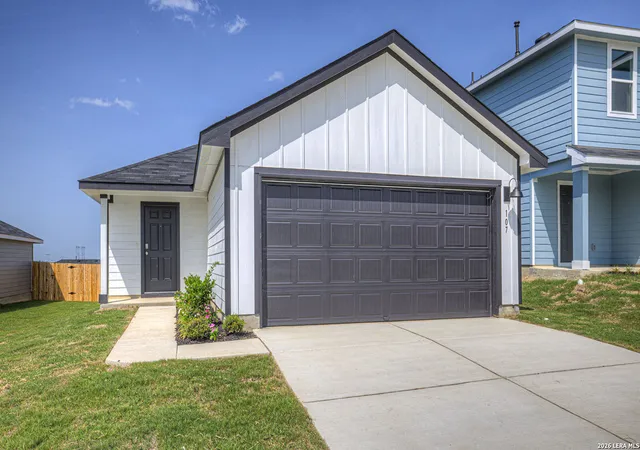 image of 107 Howard Dr, Maxwell, TX 78656 | MLS# 1959301