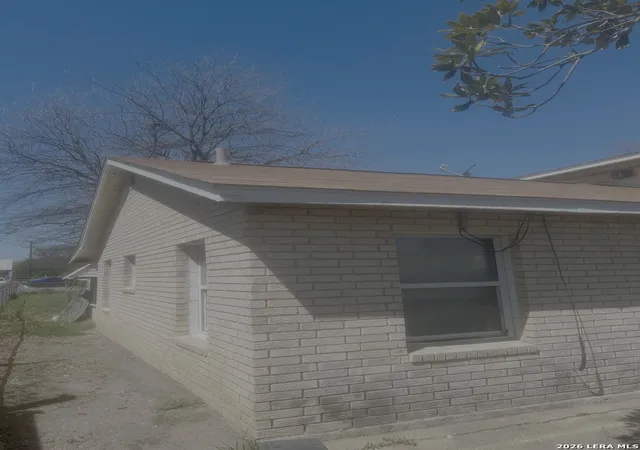 Photo 4 of Single family home for sale at 7215 Green Oak Pl, San Antonio, TX 78221 | MLS# 1959302 | Listing updated on 2026-05-07