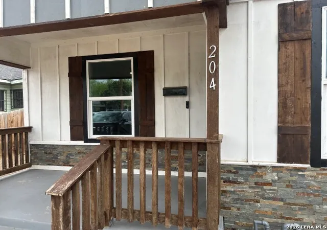 Photo 1 of Single family home for sale at 204 Vine St, San Antonio, TX 78210 | MLS# 1959404 | Listing updated on 2026-09-14